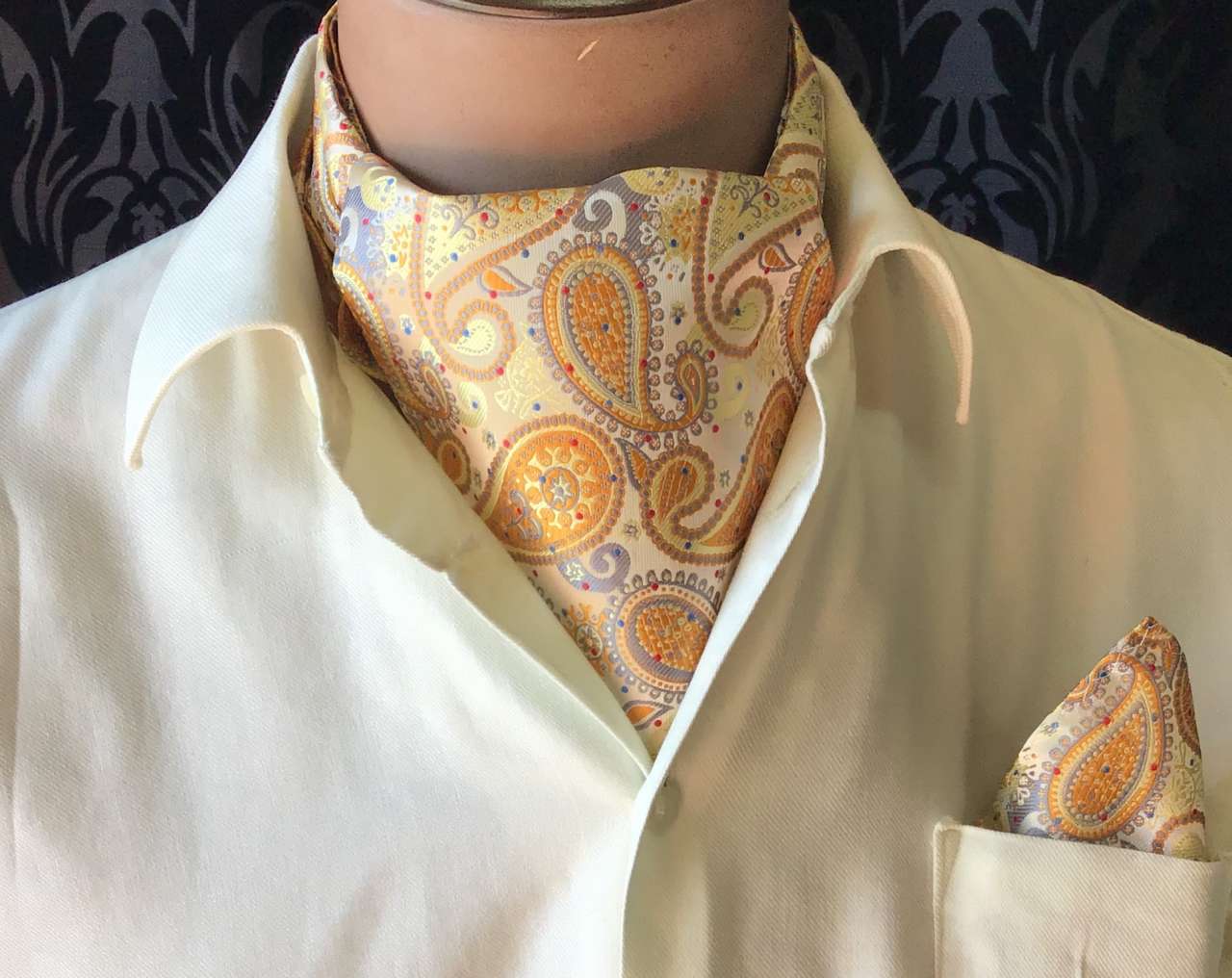 PALE PAISLEY CRAVAT &. POCKET SQUARE - Bowties, Cravats, Ties - New Zealand